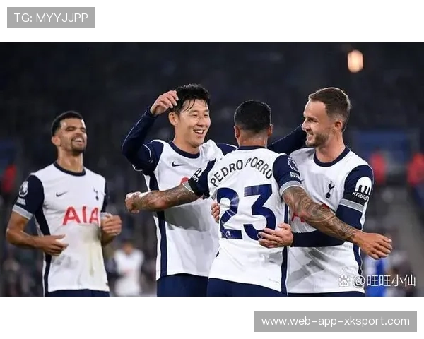 曼联阿莫林改革奏效！三中卫体系初见成效