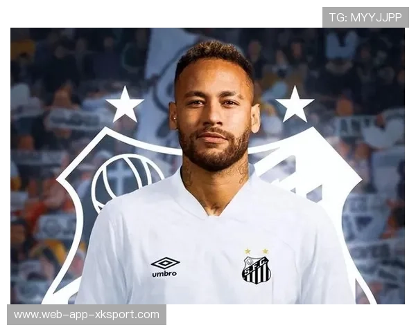 内马尔意外在训练中被队友泼水庆祝生日，现场笑声不断