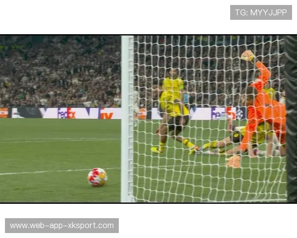 皇马贝林厄姆禁区外劲射命中