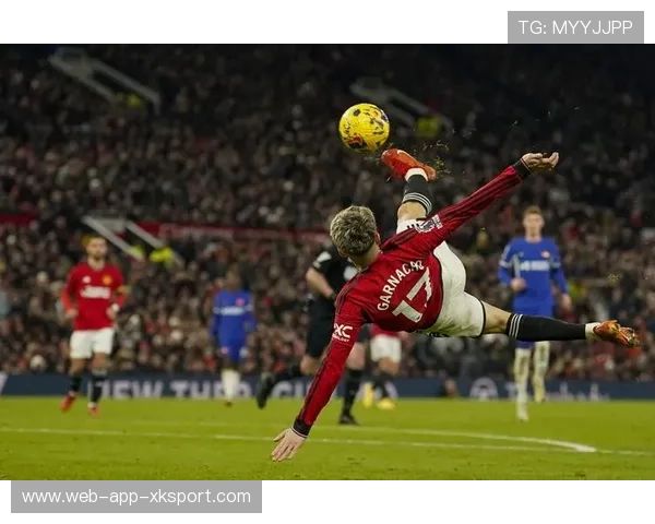 曼联外脚背挑传惊艳全场，拉什福德门前一蹬得手