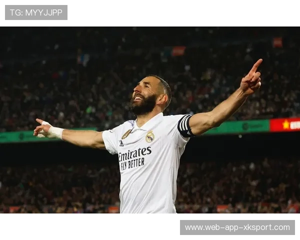 皇马本泽马角球后点补射精妙无比观众起立鼓掌——沉浸式观赛下的热血瞬间 皇马本泽马角球后点补射精妙无比观众起立鼓掌——沉浸式观赛下的热血瞬间